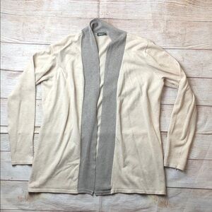 Neiman Marcus Cream and Gray Cardigan 🩵‎